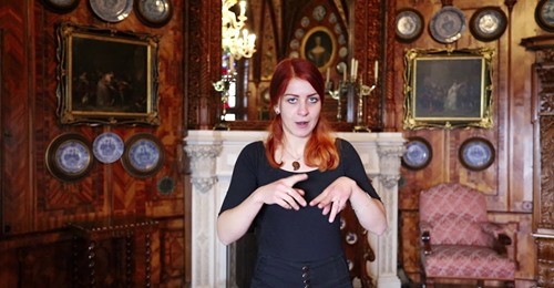 Prohlídky zámku Hluboká v českém znakovém jazyce