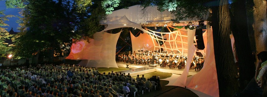 Francouzská noc v českokrumlovské zámecké zahradě v rámci 32. ročníku Festivalu Krumlov