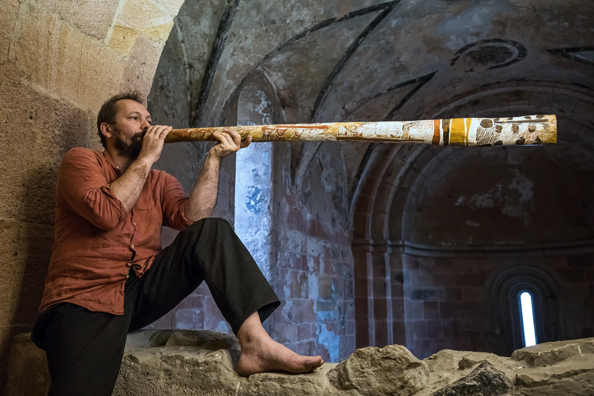 Klášter Sázava - Ondřej Smeykal a jeho didgeridoo