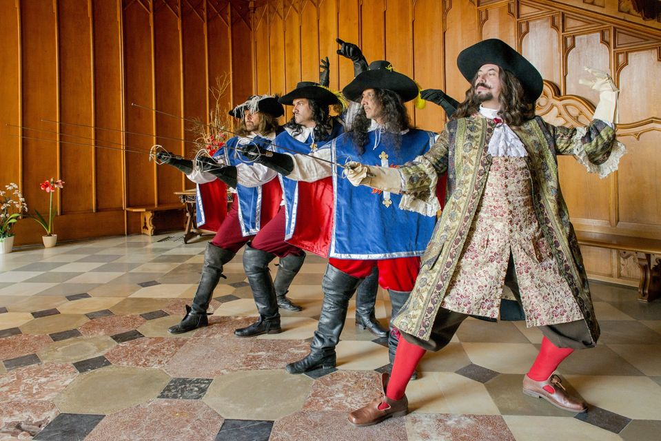 Tři mušketýři po dvaceti letech v premiéře na zámku v Rosicích u Brna.