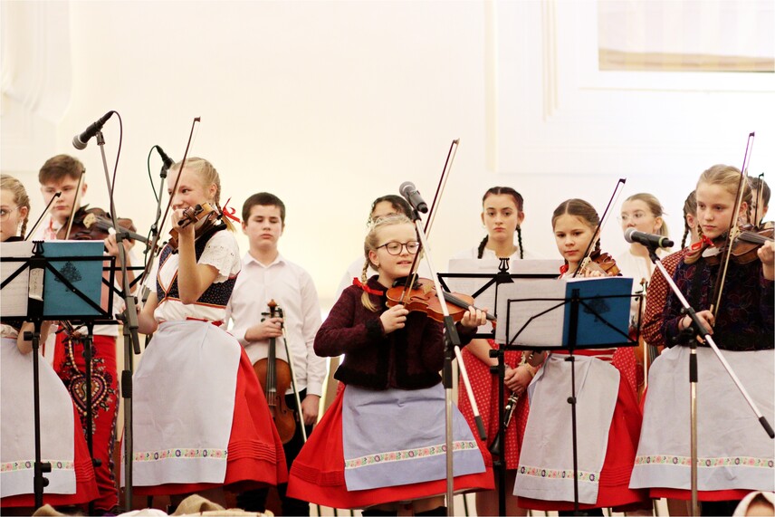 Koncert ke dni matek v jízdárně zámku Valtice