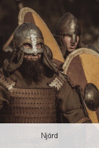 Skupina věnující se období raného středověku, družině vikingů, 8. - 10. století, Dánsko.