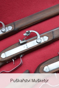 Puškařství Mušketýr se zabývá výrobou funkčních replik doutnákových mušket včetně příslušenství.