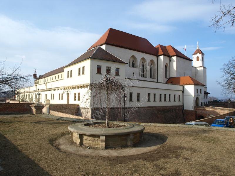 Hrad založený králem Přemyslem Otakarem II. ve 13. stol., ve 14. stol. sloužil jako sídelní hrad moravských markrabat, v 17. stol. přestavěn na mohutnou barokní pevnost. Až do konce 2. světové války zde byla věznice a kasárna.
