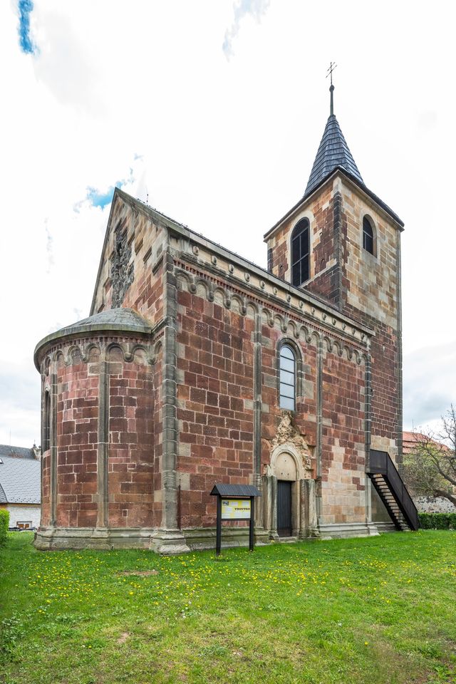Středověké venkovské kostely na Lounsku