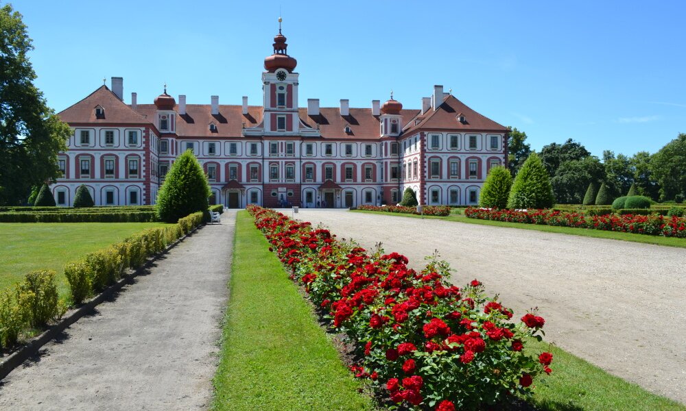 Zahrada s barokní salou terrenou na zámku Mnichovo Hradiště
