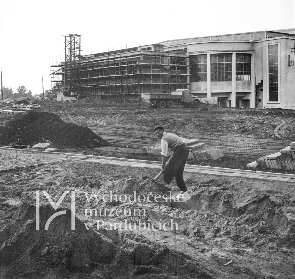 Pardubice na socialistických fotografiích v 50. a 60. letech 20. století - Muzejní akademie