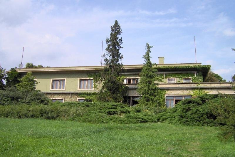 Funkcionalistická vila Stiassni v Brně-Pisárkách je od r. 2009 ve správě Národního památkového ústavu a zpřístupněna veřejnosti ve stanovené otevírací době.