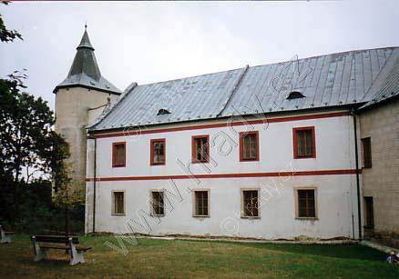 Prvním známým majitelem byl v r. 1345 Oldřich z Hradce. V l. 1485–1494 hrad V. Vencelík z Vrchovišť přestavěl přibližně do dnešní podoby. V r. 1645 byl obsazen Švédy a poškozen. V r. 1964 vyhořel, obnova začala v r. 1974, skončila v r.1992.